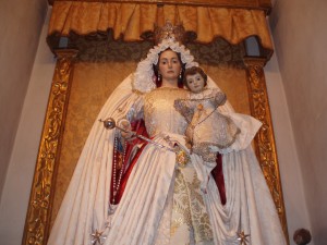 Ntra. Sra. de la Paz, Patrona Provincia Bética Hermanos de San Juan de Dios, con la Venera de la Orden